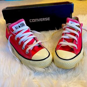 Women’s pink converse